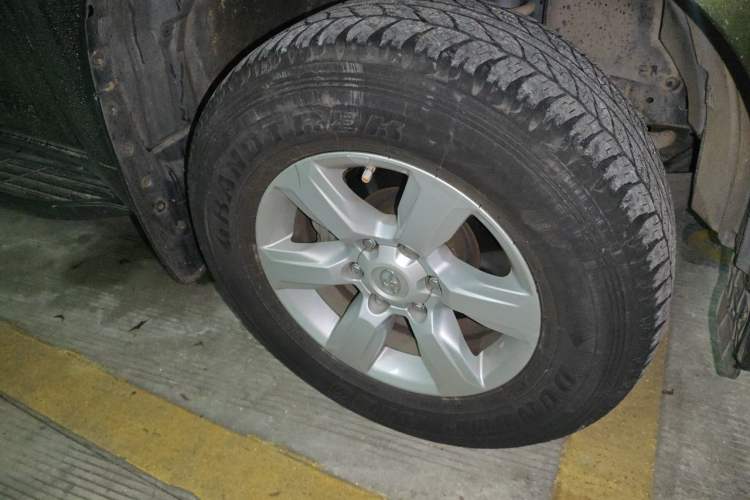Used Toyota Prado 2014 2.7L Automatic Standard Edition Right Front Wheel Hub