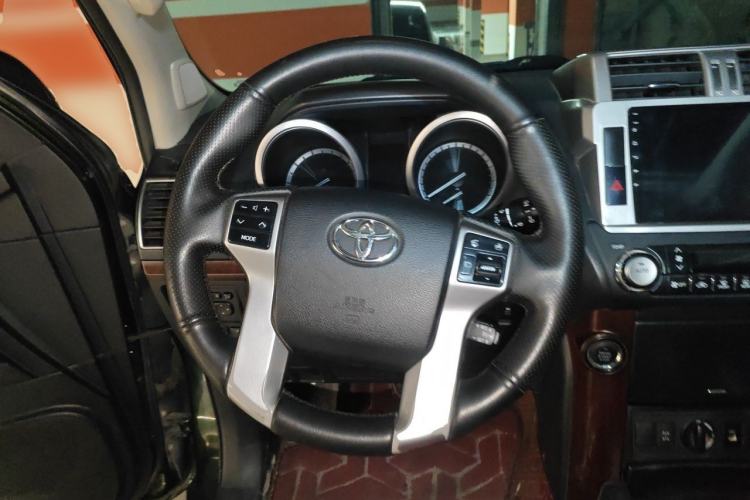 Used Toyota Prado 2014 4.0L Automatic TX-L Steering Wheel