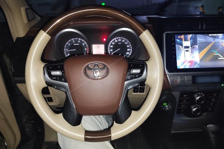 Used Toyota Prado 2014 2.7L Automatic Standard Edition Steering Wheel