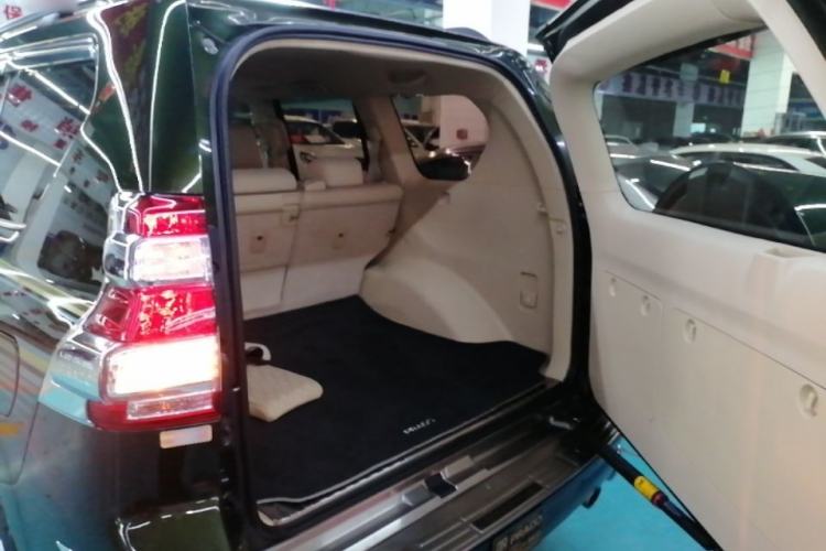 Used Toyota Prado 2014 2.7L Automatic Standard Edition Trunk