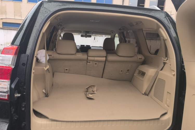 Used Toyota Prado 2014 2.7L Automatic Standard Edition Trunk