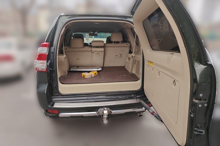 Used Toyota Prado 2014 2.7L Automatic Luxury Edition Trunk