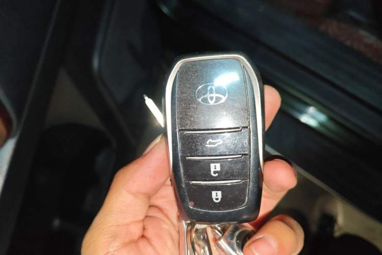 Used Toyota Prado 2014 4.0L Automatic TX-L Vehicle Key