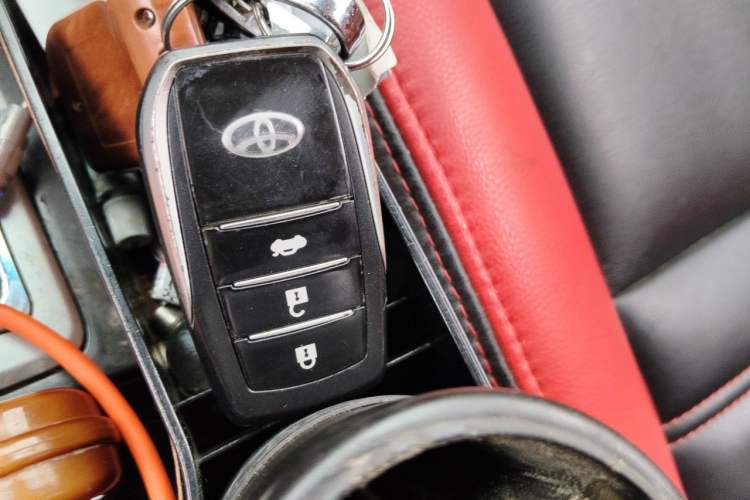 Used Toyota Prado 2014 2.7L Middle East Version Parallel Import Vehicle Key