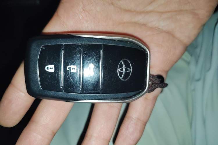 Used Toyota Prado 2014 2.7L Automatic Standard Edition Vehicle Key