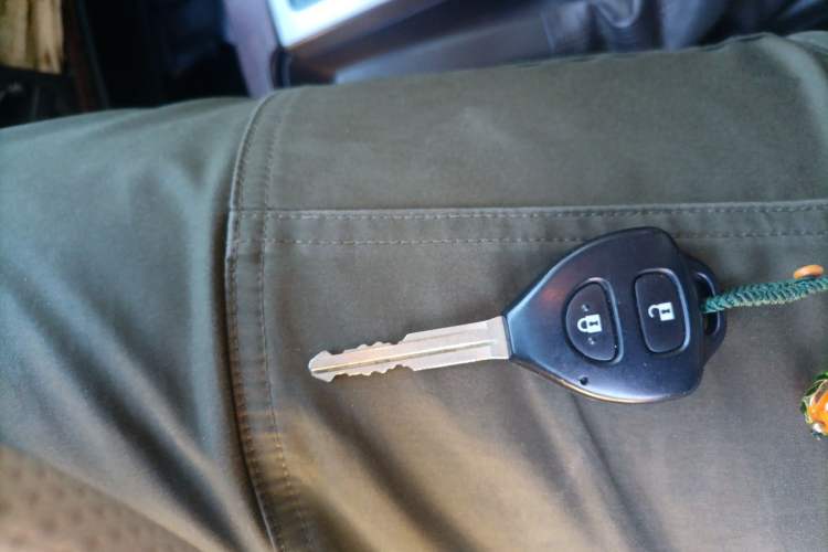 Used Toyota Prado 2014 2700 TX 7-Seater Middle East Version Vehicle Key