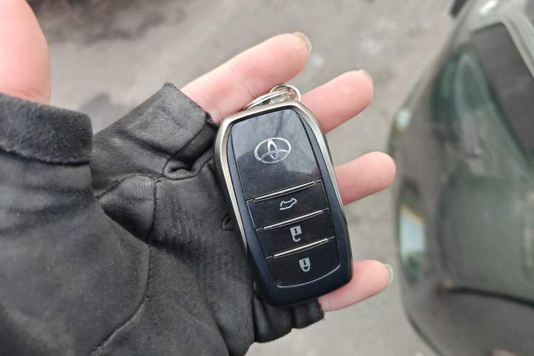 Used Toyota Prado 2014 4.0L Automatic TX-L Vehicle Key