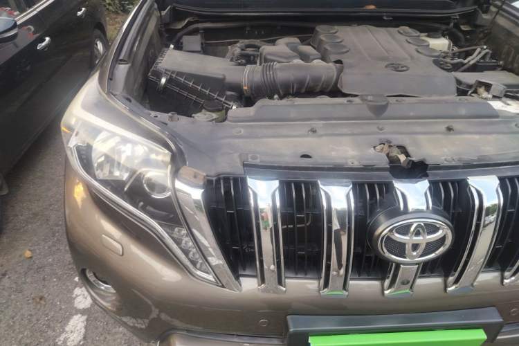 Used Toyota Prado 2014 4.0L Automatic TX-L Engine Bay Right