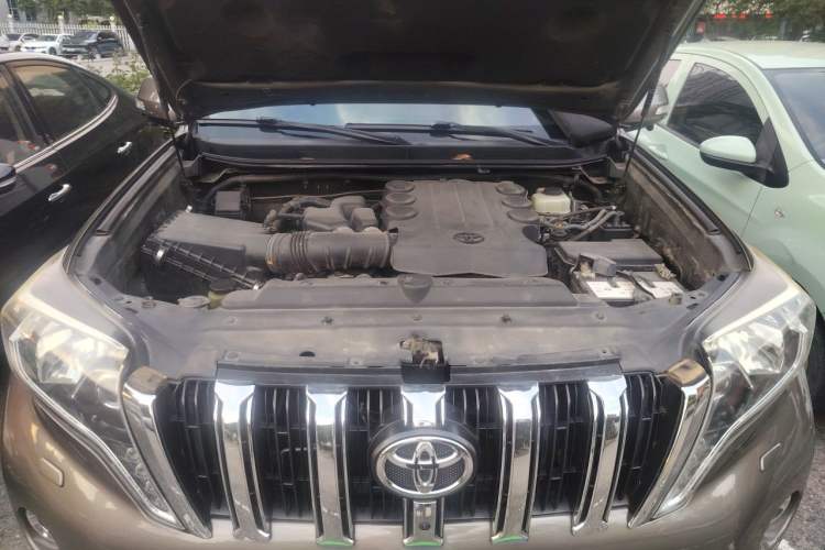 Used Toyota Prado 2014 4.0L Automatic TX-L Engine Bay