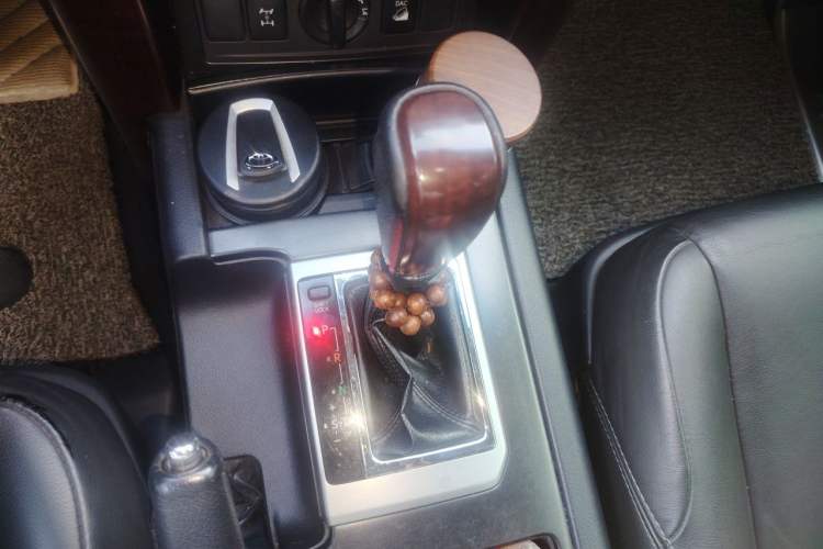Used Toyota Prado 2014 4.0L Automatic TX-L Gear Lever