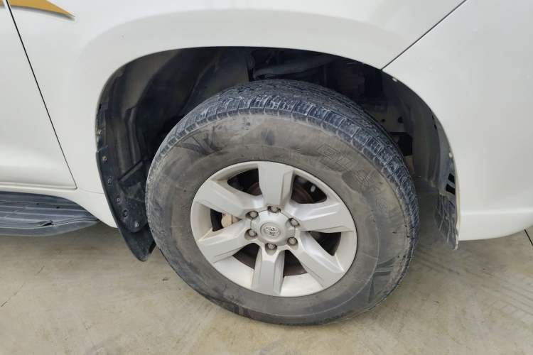 Used Toyota Prado 2014 2700 TX 7-Seater Middle East Version Right Front Wheel Hub