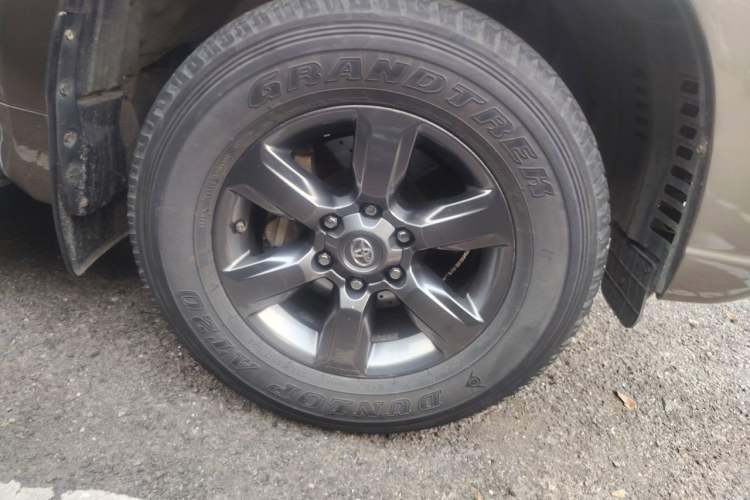 Used Toyota Prado 2014 4.0L Automatic TX-L Right Front Wheel Hub