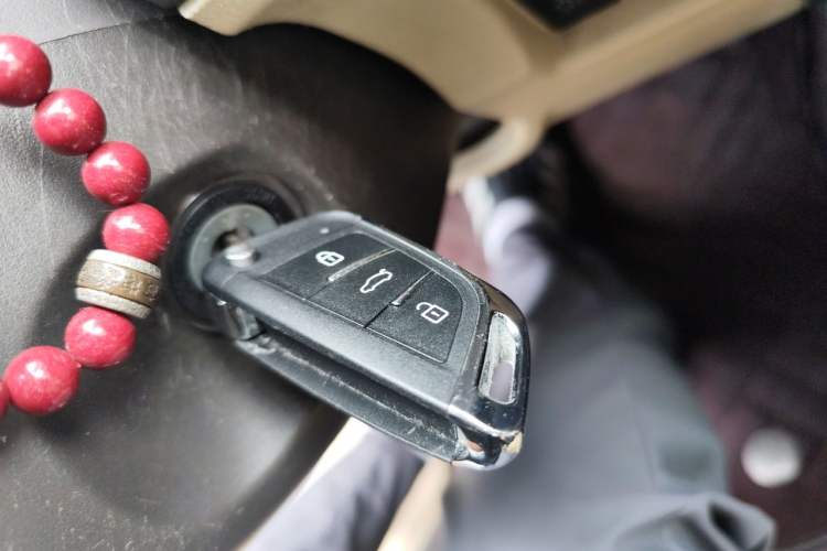 Used Toyota Prado 2014 2700 TX 7-Seater Middle East Version Vehicle Key