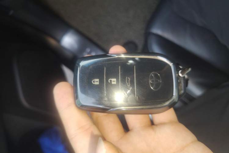 Used Toyota Prado 2014 4.0L Automatic TX-L Vehicle Key
