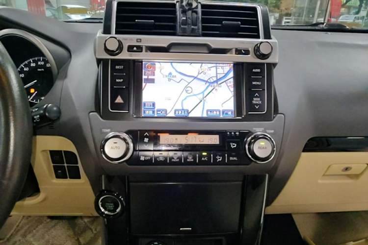 Used Toyota Prado 2014 2.7L Automatic Luxury Edition Audio And AC Panel