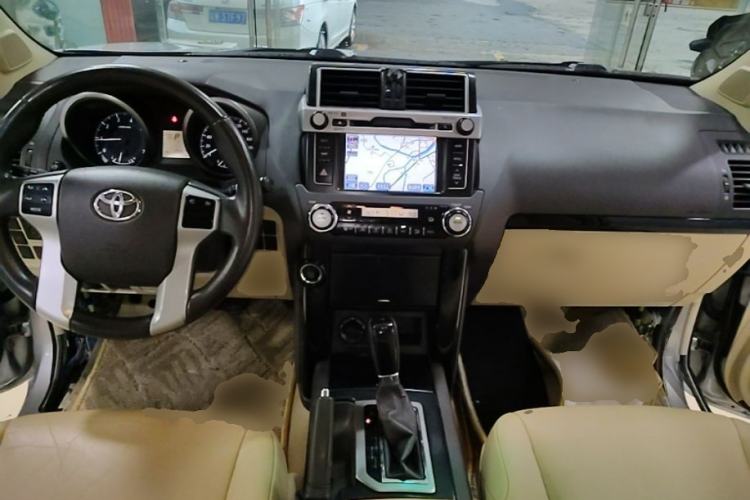 Used Toyota Prado 2014 2.7L Automatic Luxury Edition Center Console