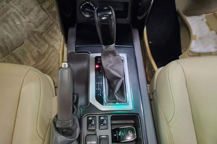 Used Toyota Prado 2014 2.7L Automatic Luxury Edition Gear Lever