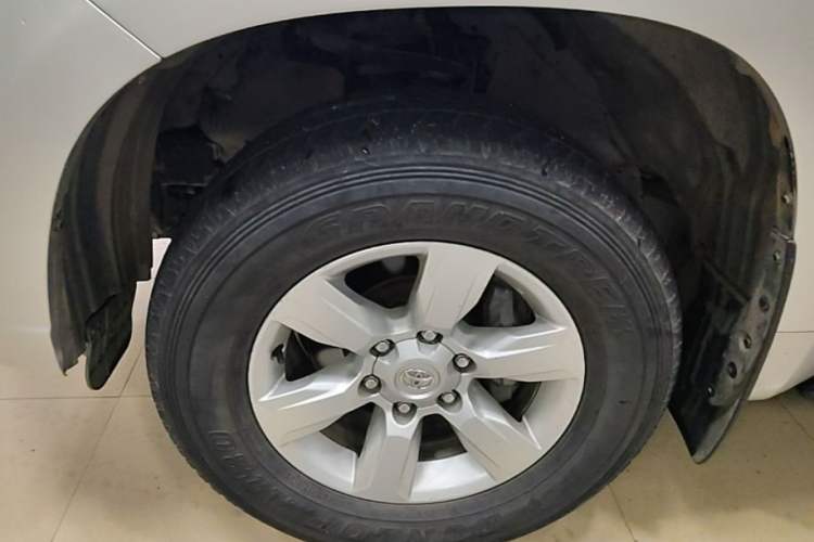 Used Toyota Prado 2014 2.7L Automatic Luxury Edition Left Front Wheel Hub