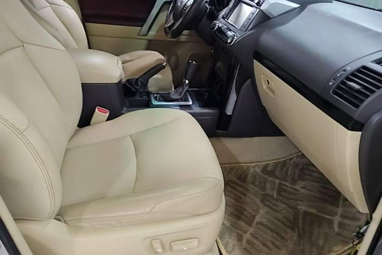 Used Toyota Prado 2014 2.7L Automatic Luxury Edition Right Front Seat