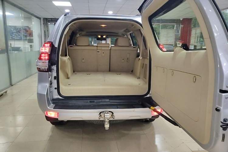 Used Toyota Prado 2014 2.7L Automatic Luxury Edition Trunk