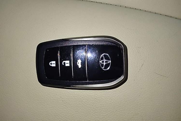 Used Toyota Prado 2014 2.7L Automatic Luxury Edition Vehicle Key