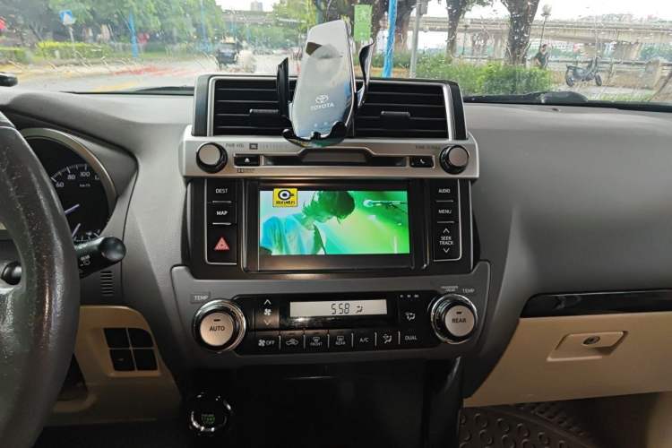 Used Toyota Prado 2014 2.7L Automatic Luxury Edition Audio And AC Panel