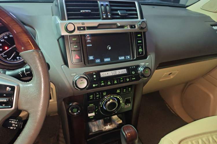 Used Toyota Prado 2014 4.0L Automatic VX NAVI Audio And AC Panel