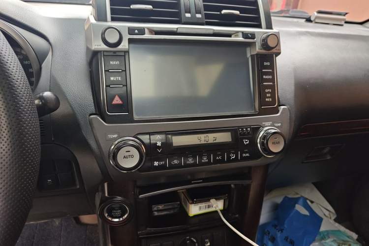 Used Toyota Prado 2014 4.0L Automatic TX-L Audio And AC Panel