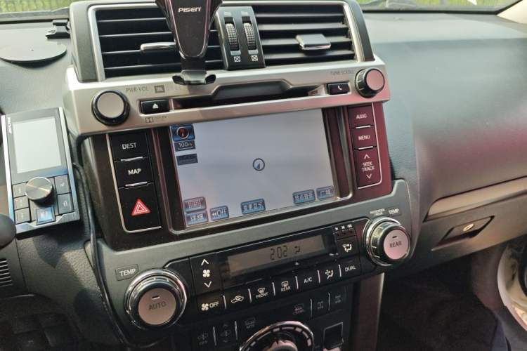 Used Toyota Prado 2014 4.0L Automatic VX NAVI Audio And AC Panel
