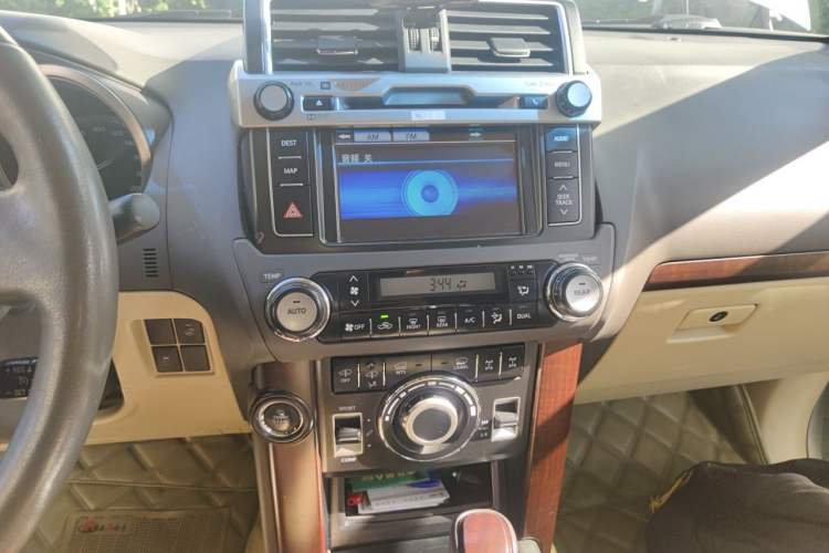 Used Toyota Prado 2014 4.0L Automatic VX NAVI Audio And AC Panel