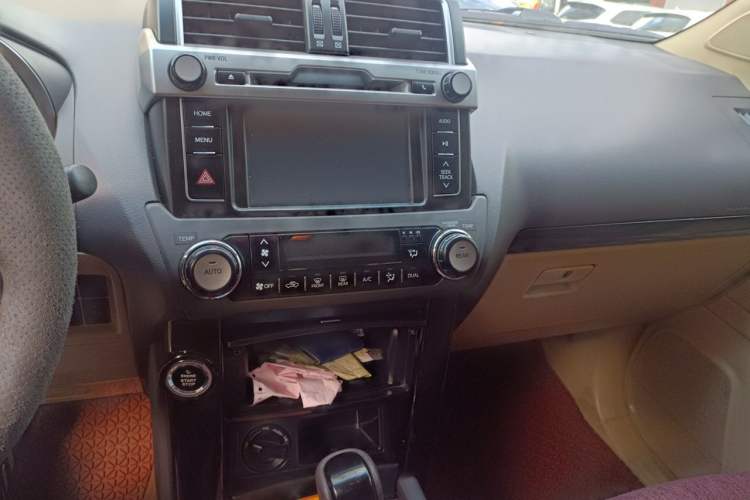 Used Toyota Prado 2014 2.7L Automatic Luxury Edition Audio And AC Panel
