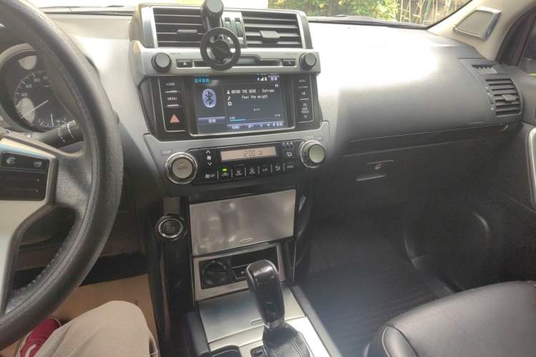 Used Toyota Prado 2014 2.7L Automatic Standard Edition Audio And AC Panel