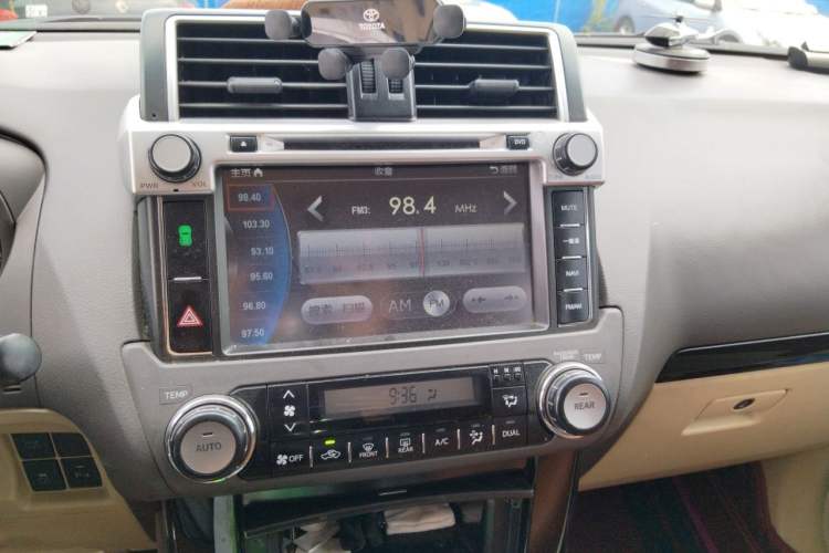 Used Toyota Prado 2014 2.7L Automatic Luxury Edition Audio And AC Panel
