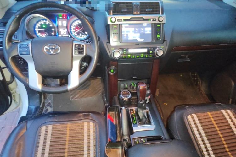 Used Toyota Prado 2014 4.0L Automatic TX-L Center Console