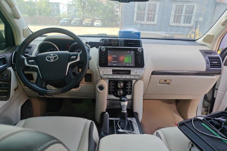 Used Toyota Prado 2014 4.0L Automatic VX NAVI Center Console