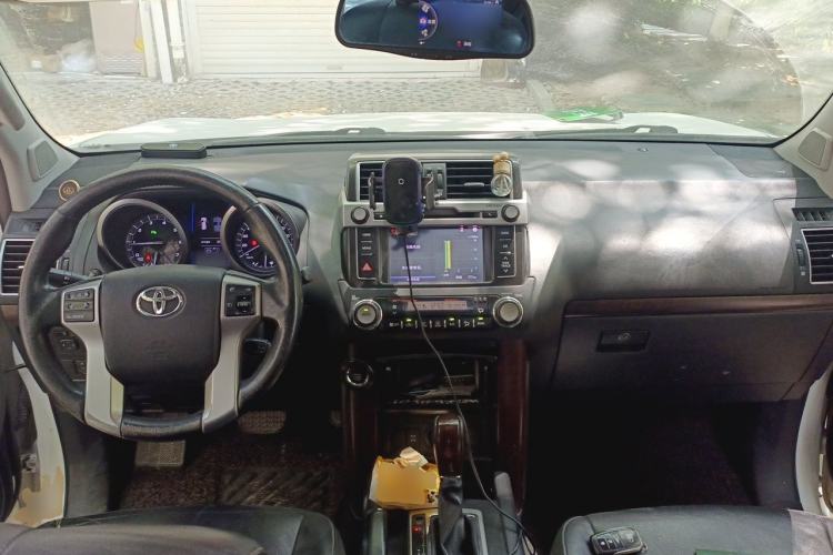 Used Toyota Prado 2014 4.0L Automatic TX-L Center Console