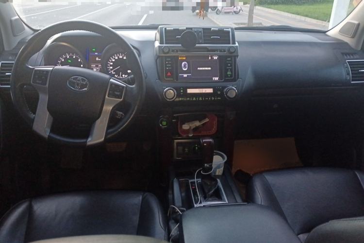 Used Toyota Prado 2014 4.0L Automatic TX-L Center Console