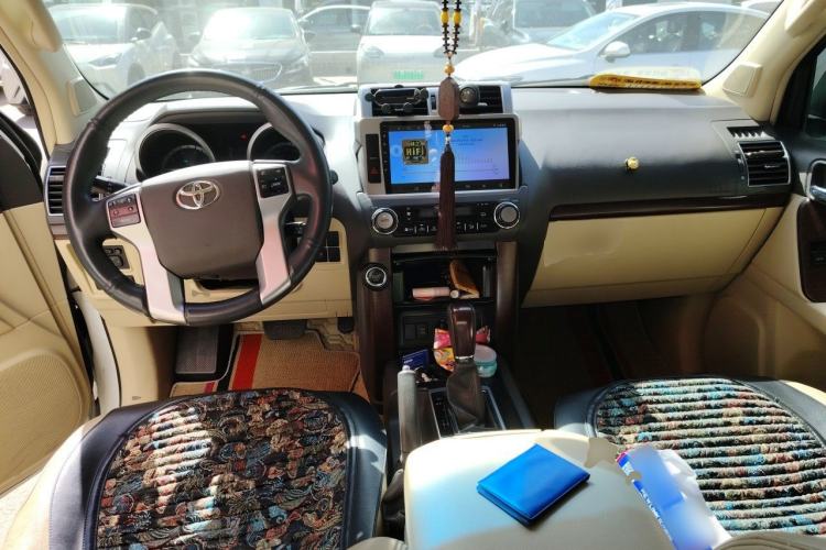 Used Toyota Prado 2014 4.0L Automatic TX-L Center Console