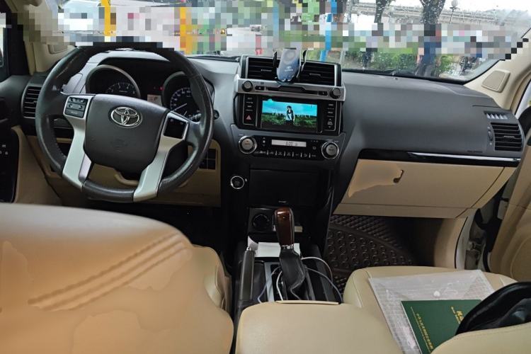 Used Toyota Prado 2014 2.7L Automatic Luxury Edition Center Console