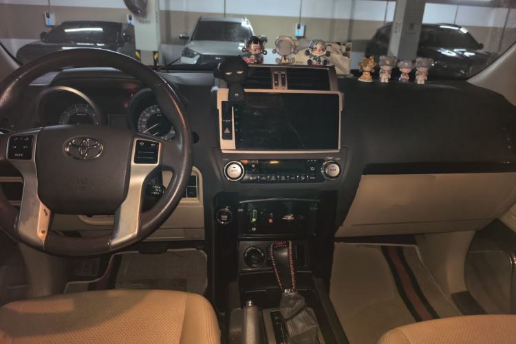Used Toyota Prado 2014 2700 TX 7-Seater Middle East Version Center Console