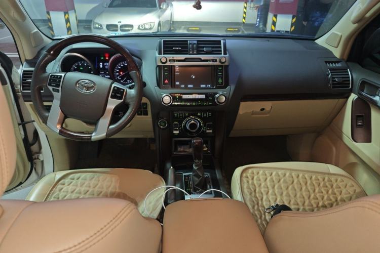 Used Toyota Prado 2014 4.0L Automatic VX NAVI Center Console