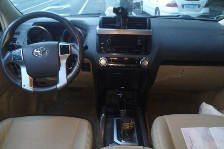 Used Toyota Prado 2014 2700 TX 7-Seater Middle East Version Center Console
