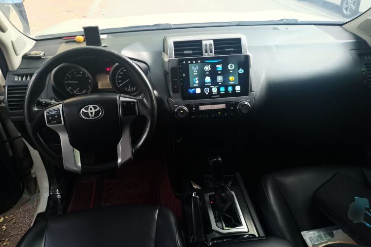 Used Toyota Prado 2014 2.7L Automatic Standard Edition Center Console