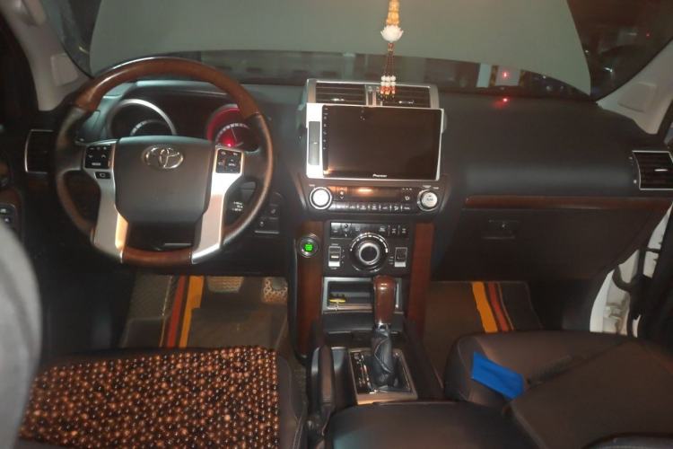Used Toyota Prado 2014 4.0L Automatic VX NAVI Center Console