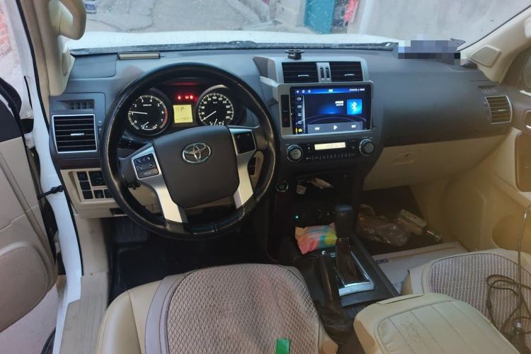 Used Toyota Prado 2014 4.0L Automatic TX Center Console