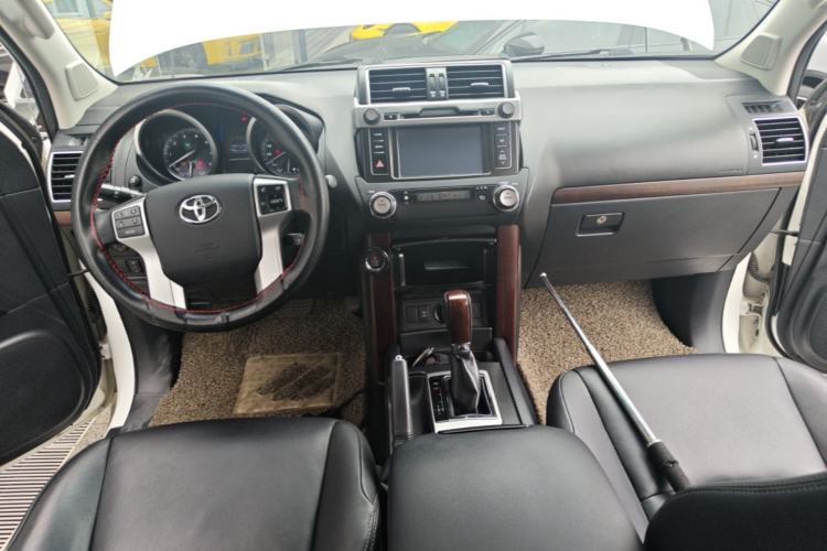 Used Toyota Prado 2014 4.0L Automatic TX-L Center Console
