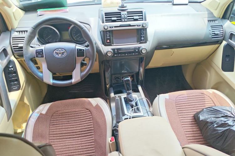 Used Toyota Prado 2014 2.7L Automatic Standard Edition Center Console