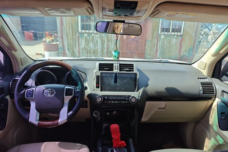 Used Toyota Prado 2014 2.7L Automatic Standard Edition Center Console