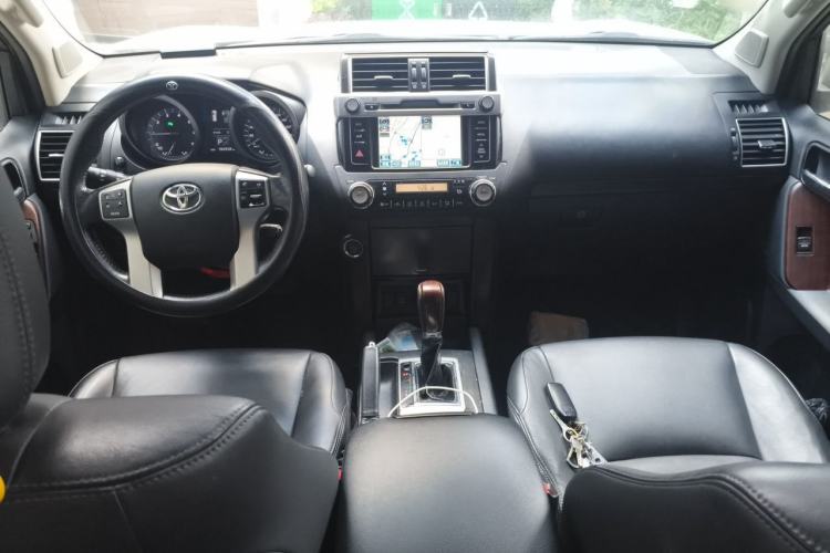 Used Toyota Prado 2014 4.0L Automatic TX-L NAVI Center Console