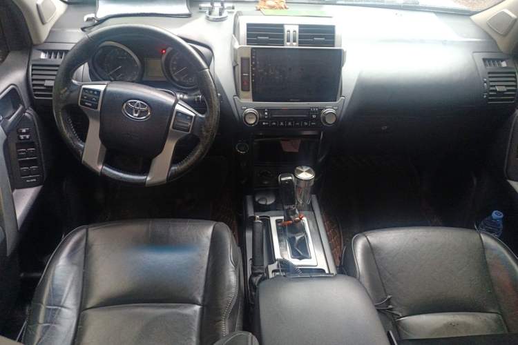Used Toyota Prado 2014 2.7L Automatic Standard Edition Center Console